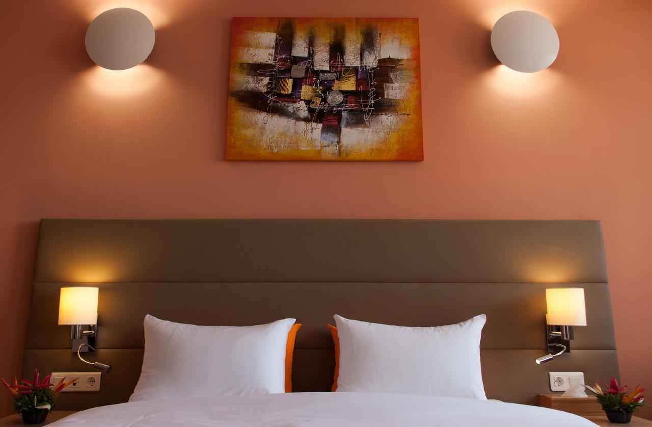 Bravia Hotel Ouagadougou Bagian luar foto