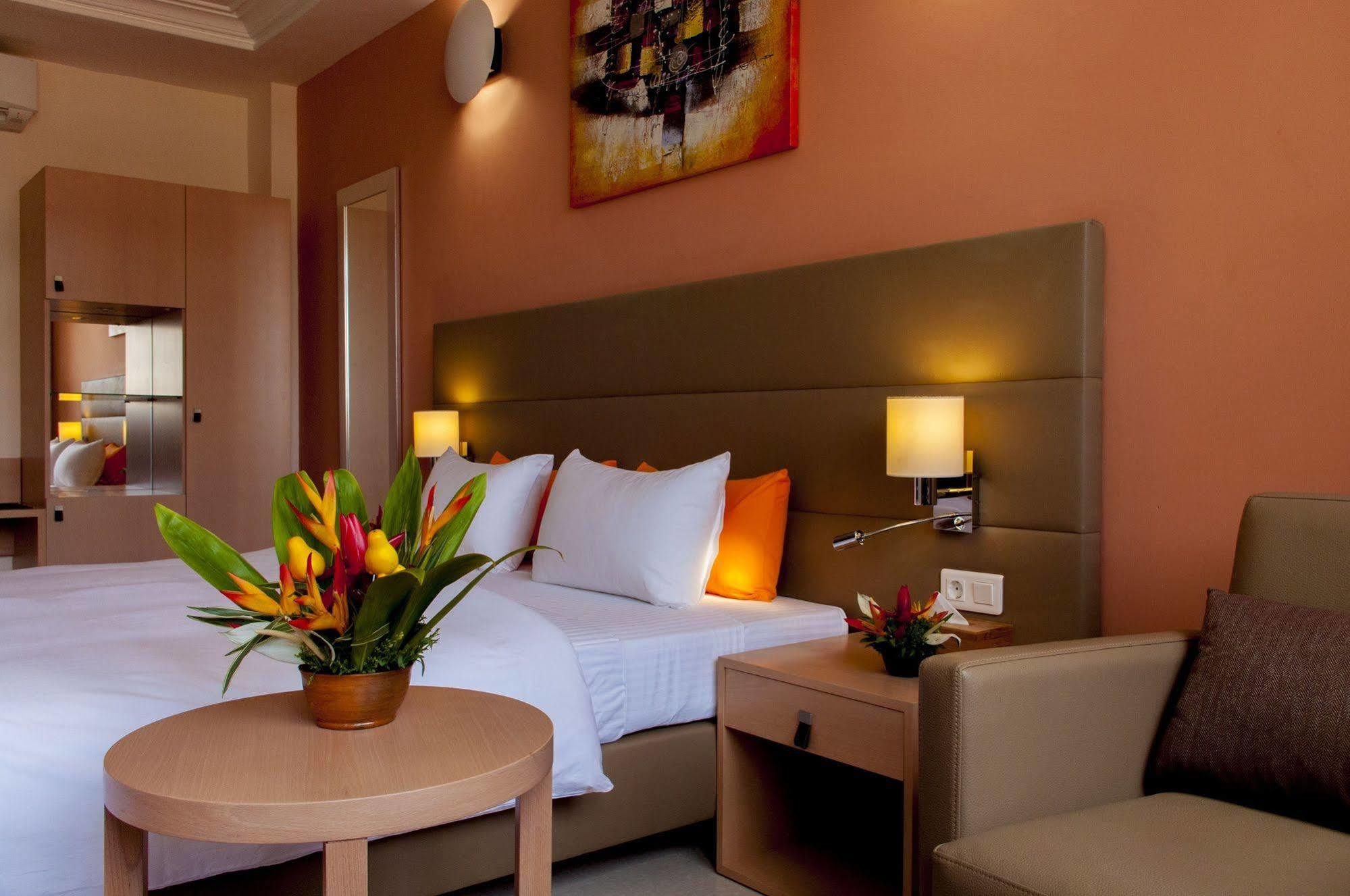 Bravia Hotel Ouagadougou Bagian luar foto